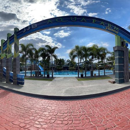Jjb Aquafarm Resort By Cocotel Castillejos Exterior foto